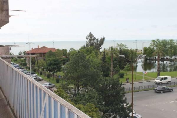 Apartment Khimshiashvili 9 巴统 外观 照片